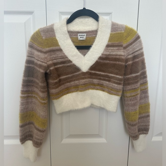 Aritzia Sunday Best kitten v-neck sweater - Picture 2 of 5